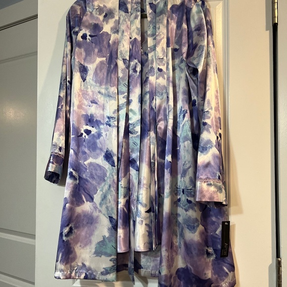 Nightgown and robe - Picture 1 of 2